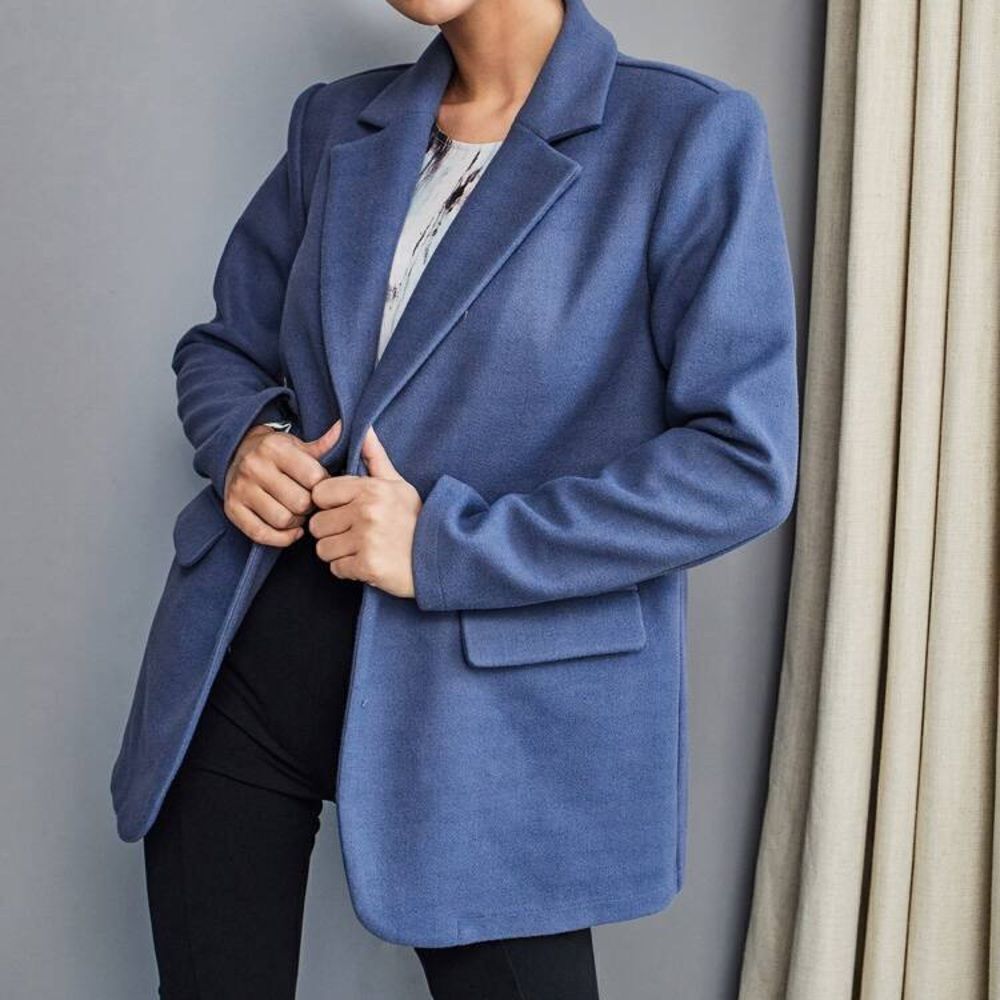 ✨HP✨Lapel Neck Split Back Blazer✨ - Picture 2 of 9